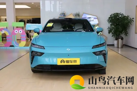 15万级轿跑四驱,激光雷达+8295P全系标配,抢先实测eπ007+-2