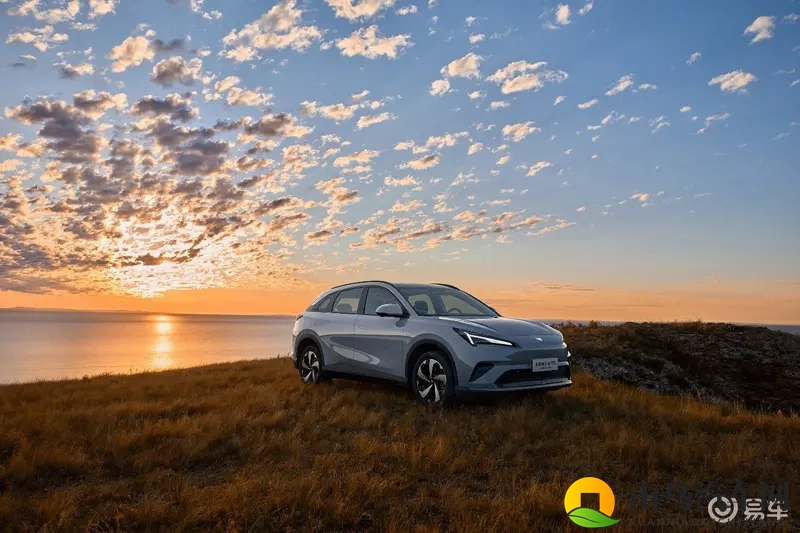 全新阿尔法T5左手元境智行，右手神擎增程-1