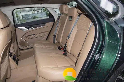 捷豹 XFL 购车手册：2 款车差价 3 万，25 万级豪华 C 级车怎么选不亏？-1