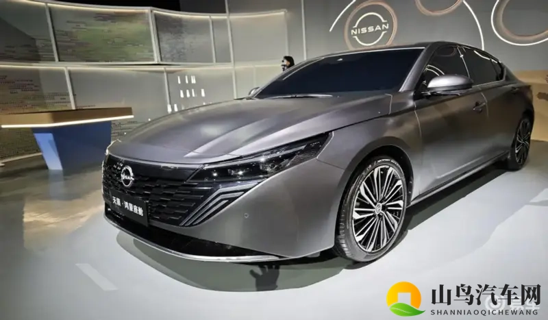 天籁鸿蒙座舱内饰首发，华为音响和大屏都有，就差价格-1