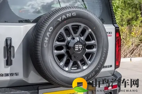 越野圈炸锅了！这台国产SUV一出手，合资硬派都慌了！-3