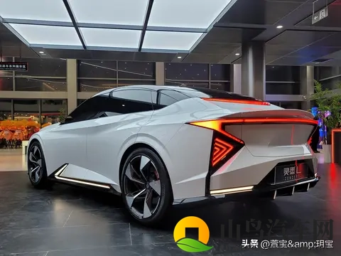 2025款灵悉L上市:1498万起售,五联屏+L2智驾,续航520km再升级-3