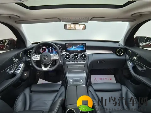 15万内拿下红色奔驰C级，2021年一手准新车，都市丽人的优雅之选-3