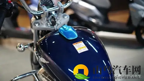 135万起！豪爵GZS150复古巡航实测：漆水堪比进口，续航碾压同级-3