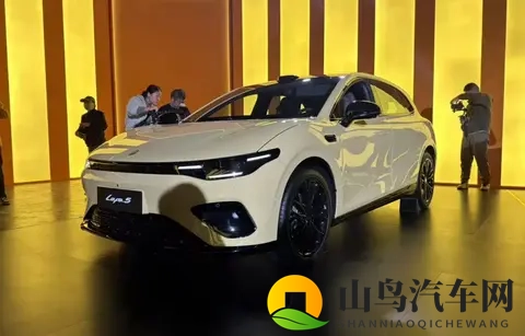 零跑Lafa5预售1058万起，比萤火虫便宜且续航高-3