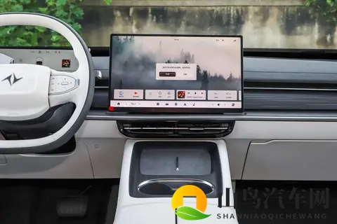 试驾东风奕派 eπ007+：颜值吸睛、操控够劲，智能还懂我-3