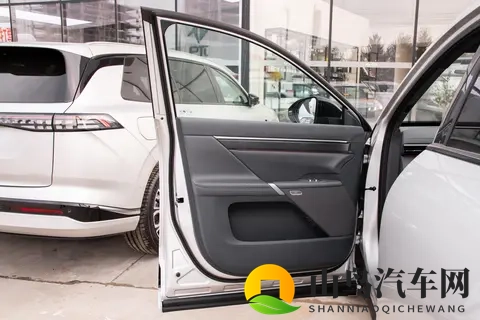 东风奕派2026款五座版试驾：适合家庭出行的用车氛围-2