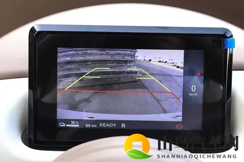 2025 款五菱宏光 MINIEV 四门版用户体验：配置、性能与购车参考-1