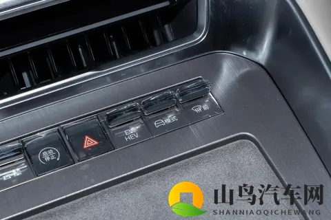 家庭出行的温馨伴侣:体验腾势N8L-2