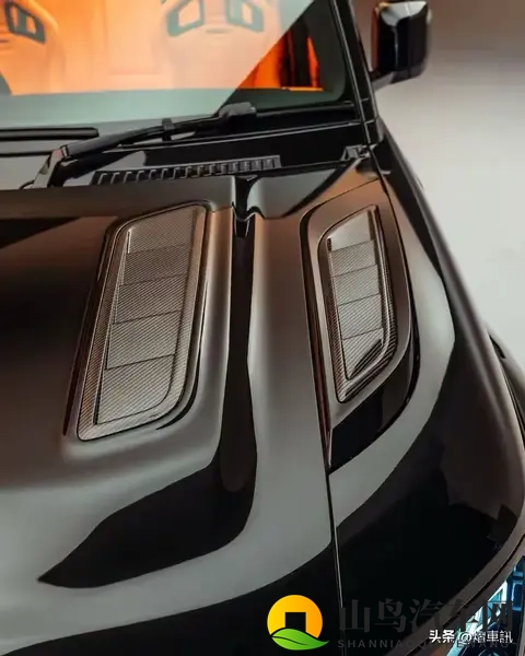 全新路虎卫士urban版惊艳亮相!搭配敞篷车顶,外观炫酷 内饰豪华-1