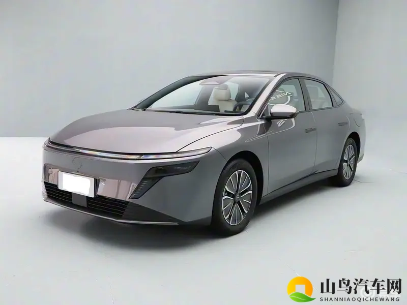 日产新插混中型车预售,酷炫外观,四轮独悬,续航180公里-1