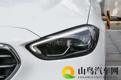奔驰 C 级 2025 款实测:豪华感拉满,但这些短板得认清-1