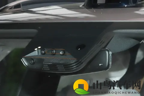 奔驰设计+吉利混动，17万买中型SUV，家用太香了！-2