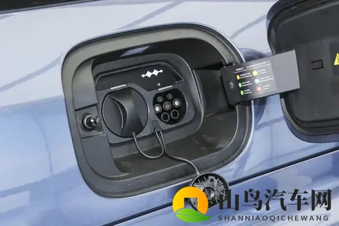 比亚迪又上狠货！方盒子造型+豪华内饰，综合续航1300KM！-3