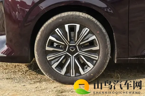 768万起预售！五菱的星光730到店体验：10万级家用MPV好开又好坐-3