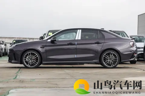 燃油车也智能！这款10万级运动轿车，动力性能不输合资品牌-3