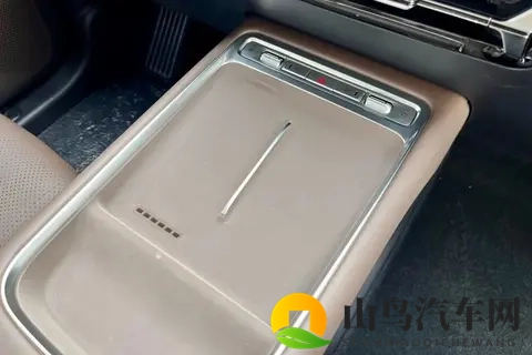 不到8万买家用大七座，油、电、混动全都有！-3