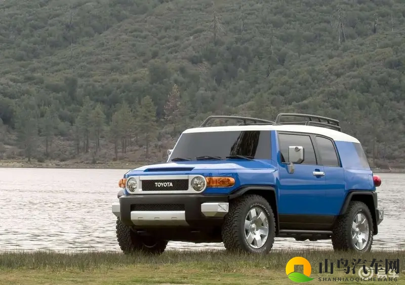 丰田发布新款酷路泽FJ，搭载2.7L发动机和分时四驱-1