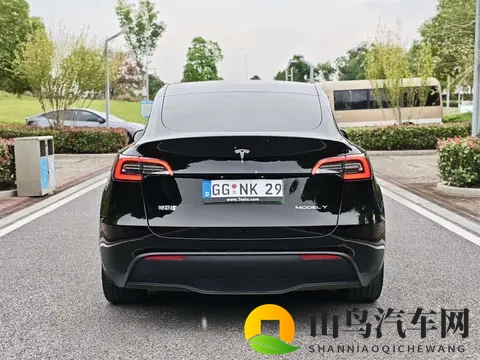 16万拿下特斯拉Model Y，通勤代步神器，省油又省心！-2