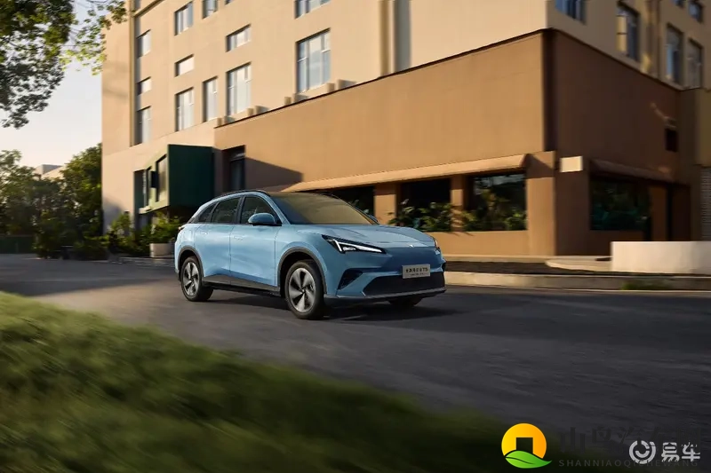 极狐阿尔法T5上市,以技术普惠重塑15万级SUV市场格局-1