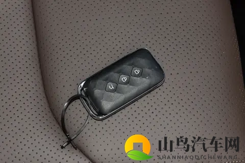 768万起预售！五菱的星光730到店体验：10万级家用MPV好开又好坐-1