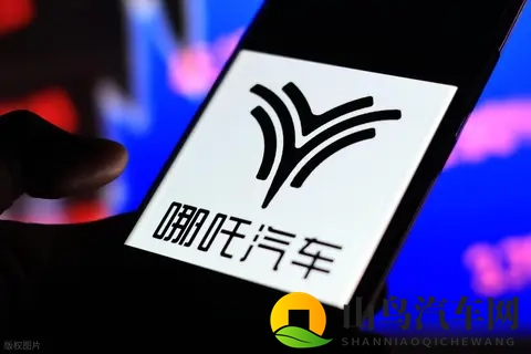 车主捡漏倒闭车企“烂尾车”，7万买辆哪吒，“因倒闭才有好价”-3