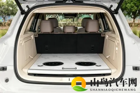 蓝电 E5 PLUS 2026 款标准续航四驱性能版 Ultra,实力均衡的电混 SUV-2