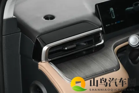 试驾广汽埃安i60增程版：解决增程车三大痛点，价格亲民-3