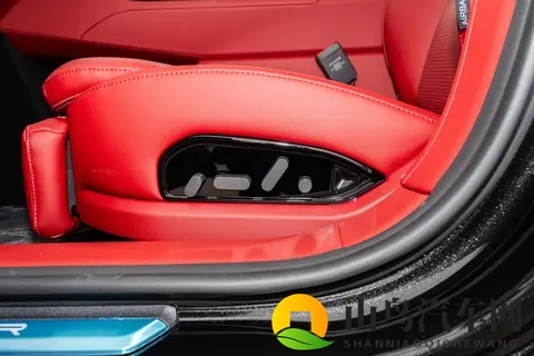 阿维塔12：中大型纯电车，空间大，舒适性高，适合家用-1