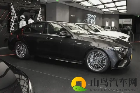 20T爆发421马力,43秒破百,配四驱,新款奔驰C级AMG上市-1