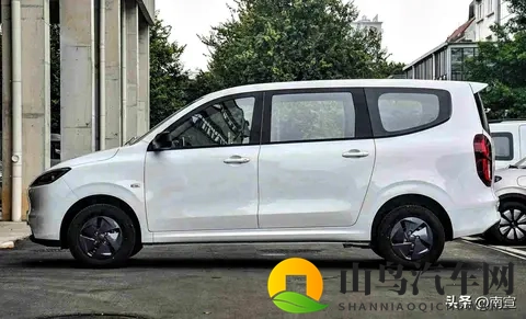 五菱宏光燃油版上市,价格低到让对手发慌,老用户笑了-1