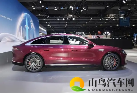 国产旗舰轿车，四座布局，搭载15T插混动力，配激光雷达+NOA辅助-1