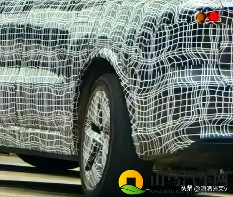 理想L9换代谍照曝光，后轮转向真能解决停车难？-1