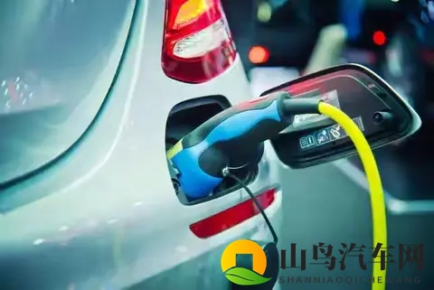 油车换电车1年后，才明白的3件事，普通人真的不建议买电车！-2