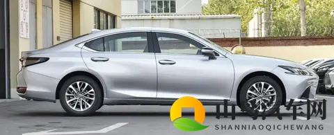 30多万的ES300h,能打BBA吗?-1