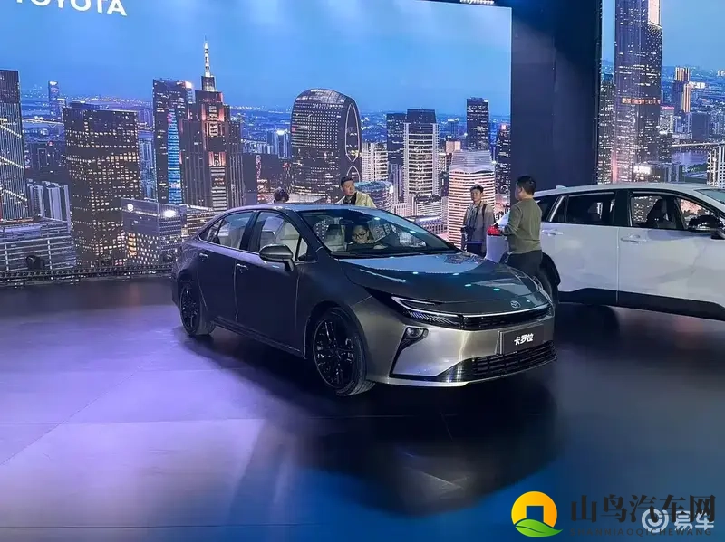 新款一汽丰田卡罗拉正式亮相，车身加长，实用性提升-1