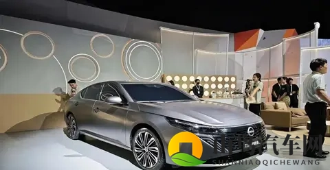 2026款日产天籁实车，车身修长时尚，搭载20T引擎，售价18万起！-3