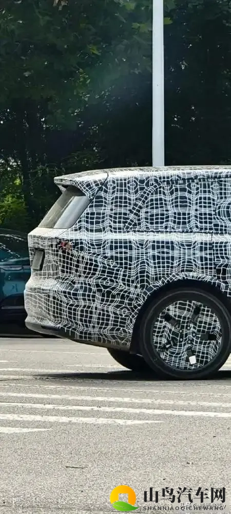 理想L9换代谍照曝光，后轮转向真能解决停车难？-2