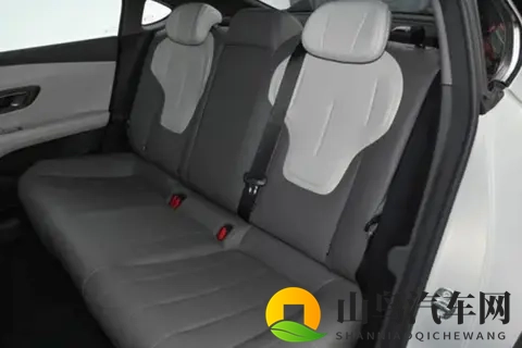 深蓝L06 2026款深度体验:670km续航背后,这辆车真的适合你吗?-2