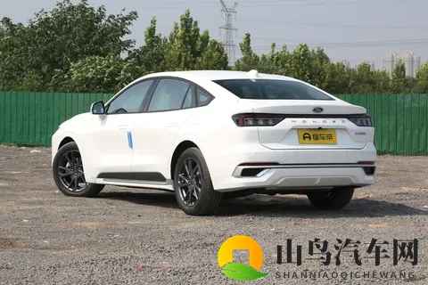 预算15万买合资B级车，蒙迪欧是实力派，还是性价比之选？-3