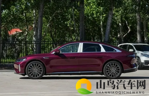 高速稳如BBA！奇瑞风云A9L值不值得买？老司机掏心窝子说10句实话-1