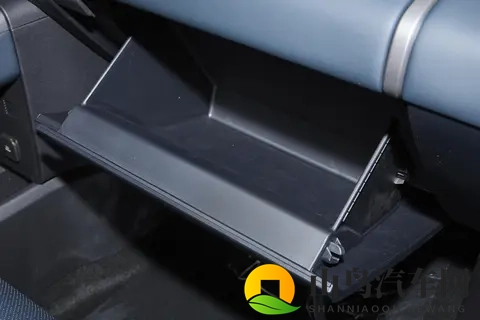 方程豹钛7:1300km超长续航+1880L魔术空间,解决带娃出行难题!-1