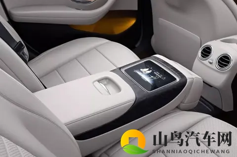 2026款奔驰长轴距E级上市,新增经典版仅售4299万,剑指宝马5系-1