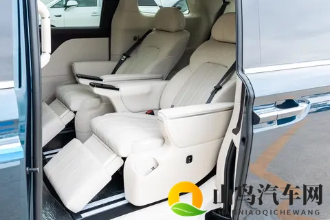 26款岚图梦想家乾崑Pro版，豪华MPV的舒适与智能体验-3