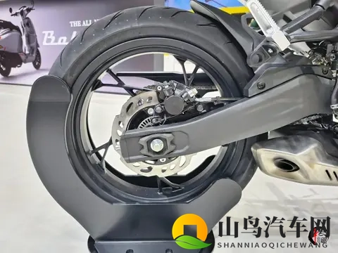EICMA回顾:147匹马力+双通道ABS,无极R125S入门级运动街车-3
