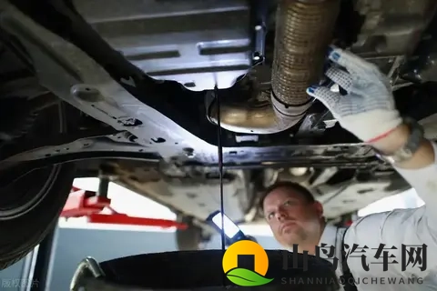 奴役 支配 性狂虐tube的特点：挑战极限！揭秘惊险刺激的汽车驾驶文化-3