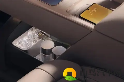 蔚来ET9：续航650km，900V快充，41秒破百，空悬+后轮转向-2