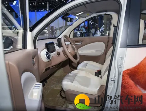 448万起售！745升超大空间，五菱宏光MINIEV只推荐最低配和顶配-2