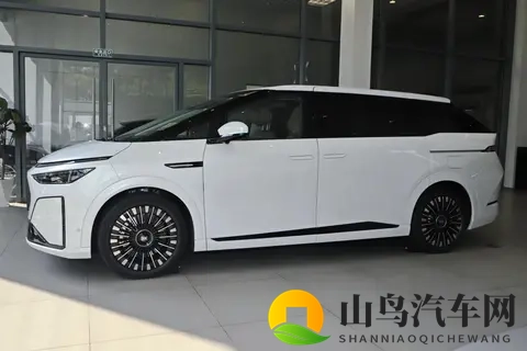 纯电续航452km，综合续航1602km，搭60L大油箱，小鹏X9增程版预售-2