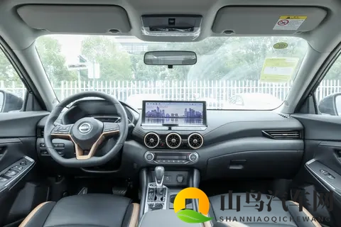 轩逸直接卷哭家轿！起售低至6万出头+终身质保，大空间太舒服-2